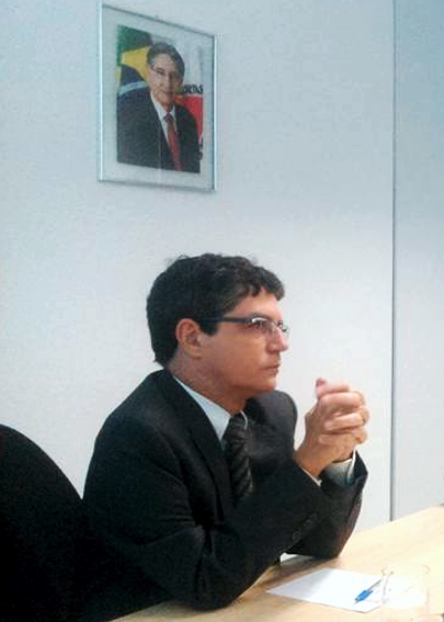 O secretário de Estado de Saúde, Fausto Pereira na reunião desta terça (30) na SES